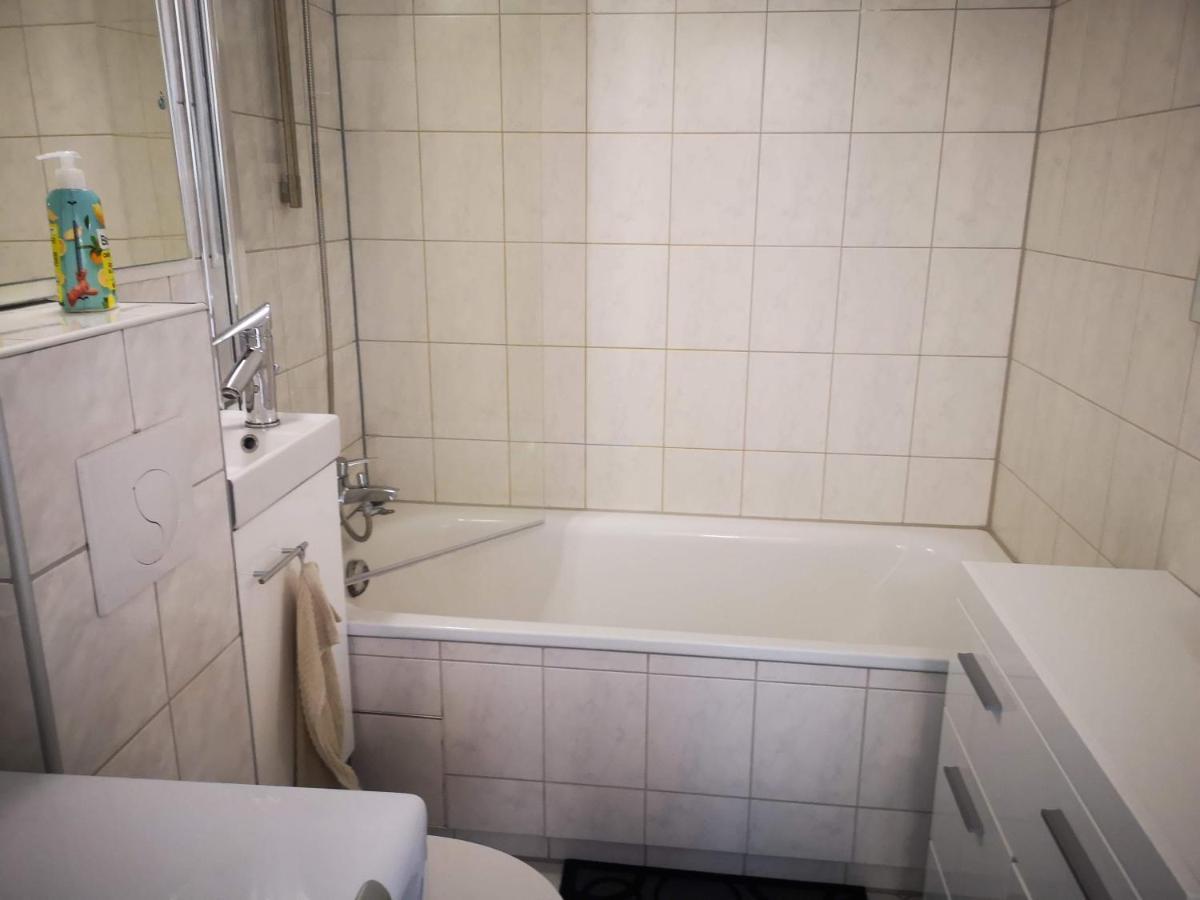 Ferienwohnung Fuer 1-3 Personen In Berlin, Naehe U Friedrichsfelde Exterior photo