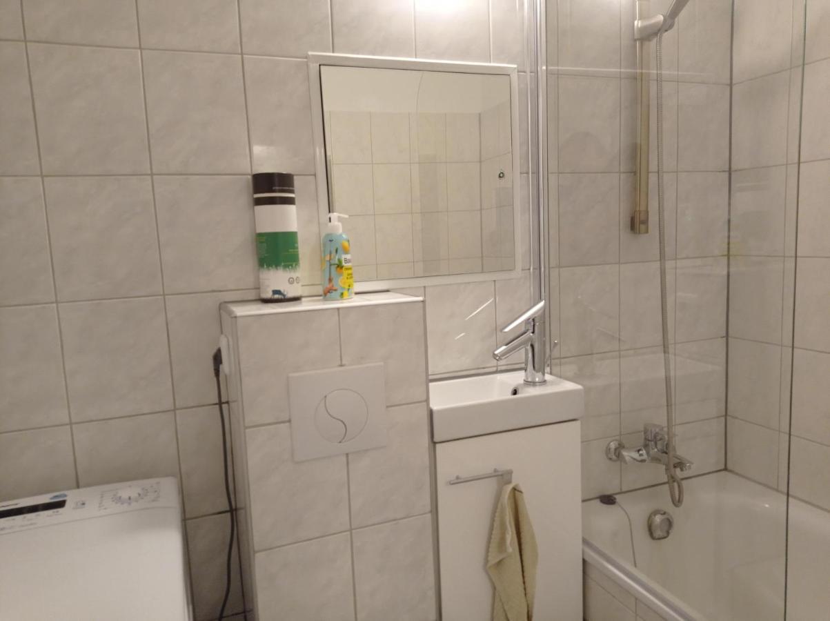 Ferienwohnung Fuer 1-3 Personen In Berlin, Naehe U Friedrichsfelde Exterior photo